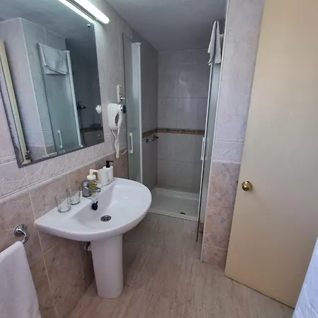 Apartment Pyr Beachfront And Pool Fuengirola