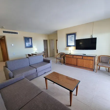 Apartment Pyr Beachfront And Pool 2bd