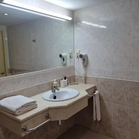 Pyr Beachfront And Pool 2bd
