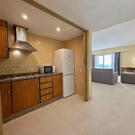 Pyr Beachfront And Pool Apartamento