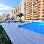Pyr Beachfront And Pool Апартаменти *