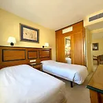 Апартаменти Pyr Beachfront And Pool Фуенхірола