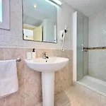 Апартаменти Pyr Beachfront And Pool Фуенхірола